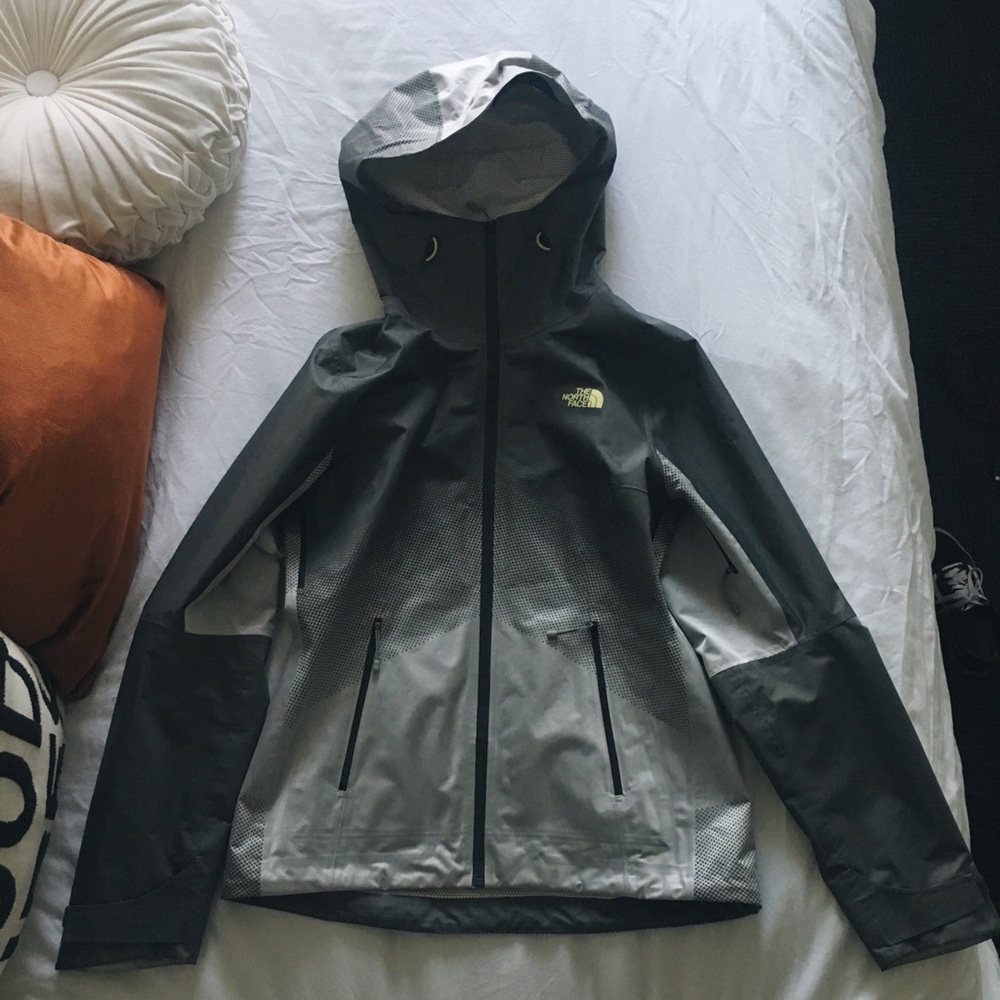 🌻Host Pick🌻 Grey/Silver North Face rain jacket